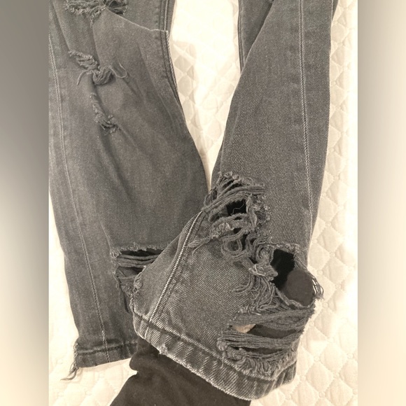 American Eagle Distressed Highwaisted Mom Jeans 4R - Picture 10 of 16